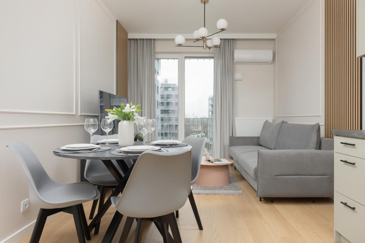 Wola Spacious Flat With Air Conditioning & Balcony By Noclegi Renters Warsaw Exterior photo