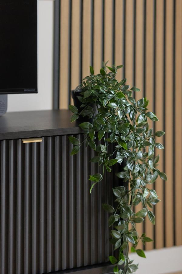 Wola Spacious Flat With Air Conditioning & Balcony By Noclegi Renters Warsaw Exterior photo