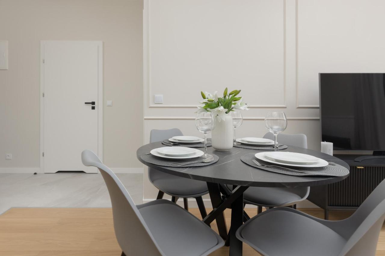 Wola Spacious Flat With Air Conditioning & Balcony By Noclegi Renters Warsaw Exterior photo