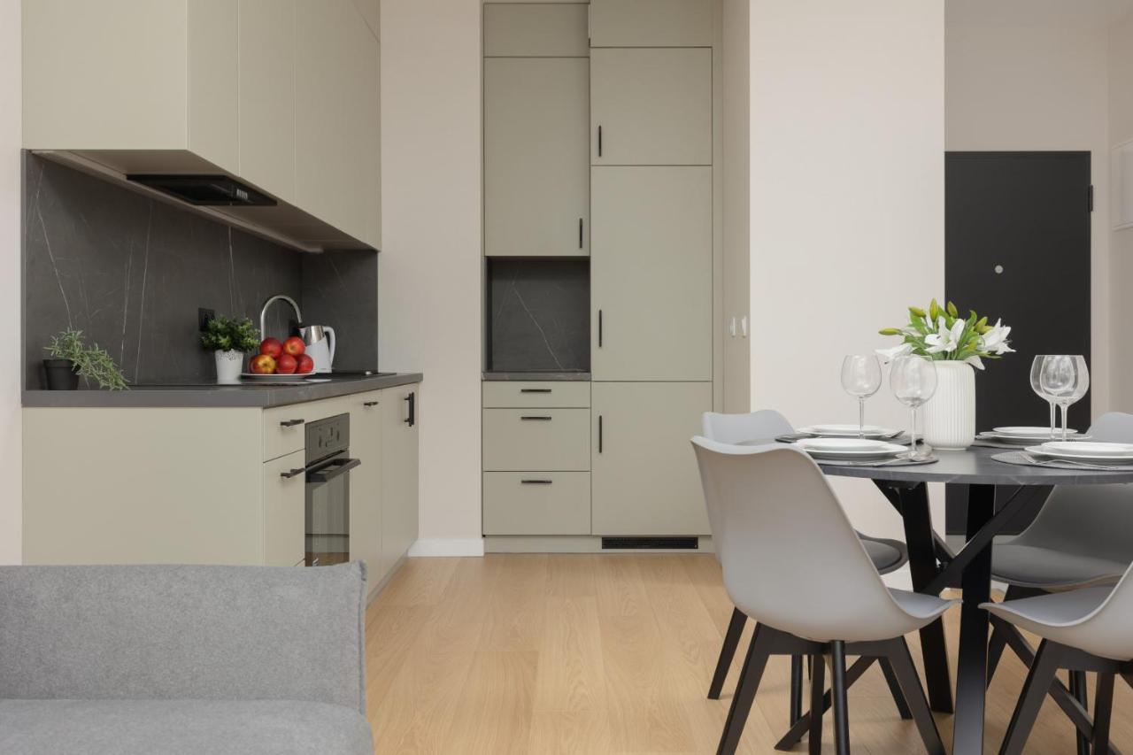 Wola Spacious Flat With Air Conditioning & Balcony By Noclegi Renters Warsaw Exterior photo