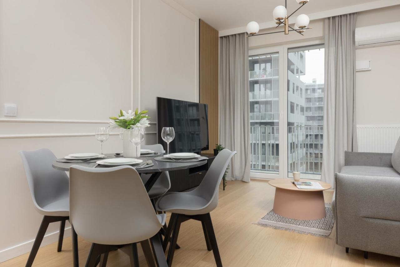 Wola Spacious Flat With Air Conditioning & Balcony By Noclegi Renters Warsaw Exterior photo